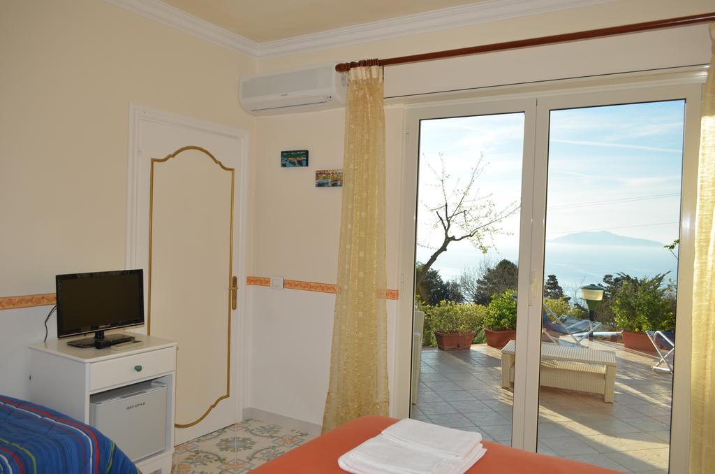 Le Ginestre Di Capri Bb & Holiday House Анакапрі Екстер'єр фото