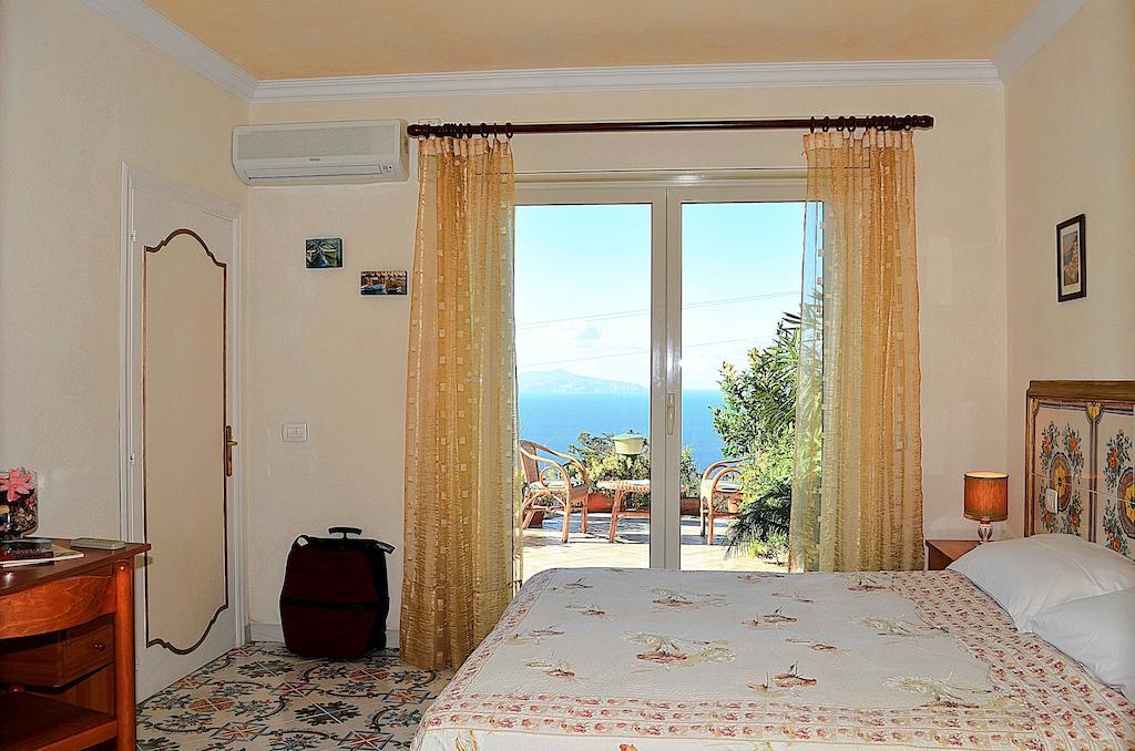 Le Ginestre Di Capri Bb & Holiday House Анакапрі Екстер'єр фото