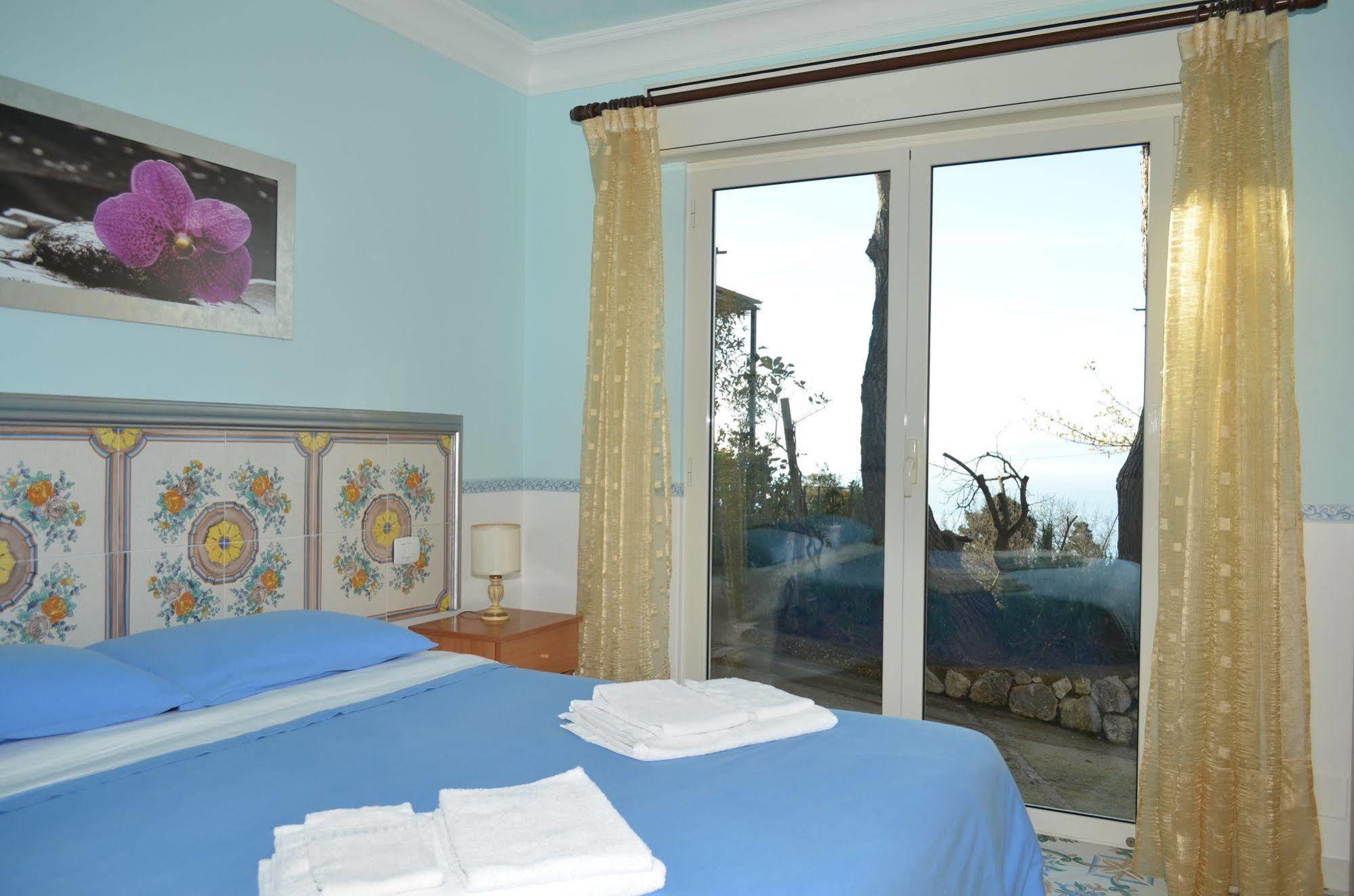 Le Ginestre Di Capri Bb & Holiday House Анакапрі Екстер'єр фото