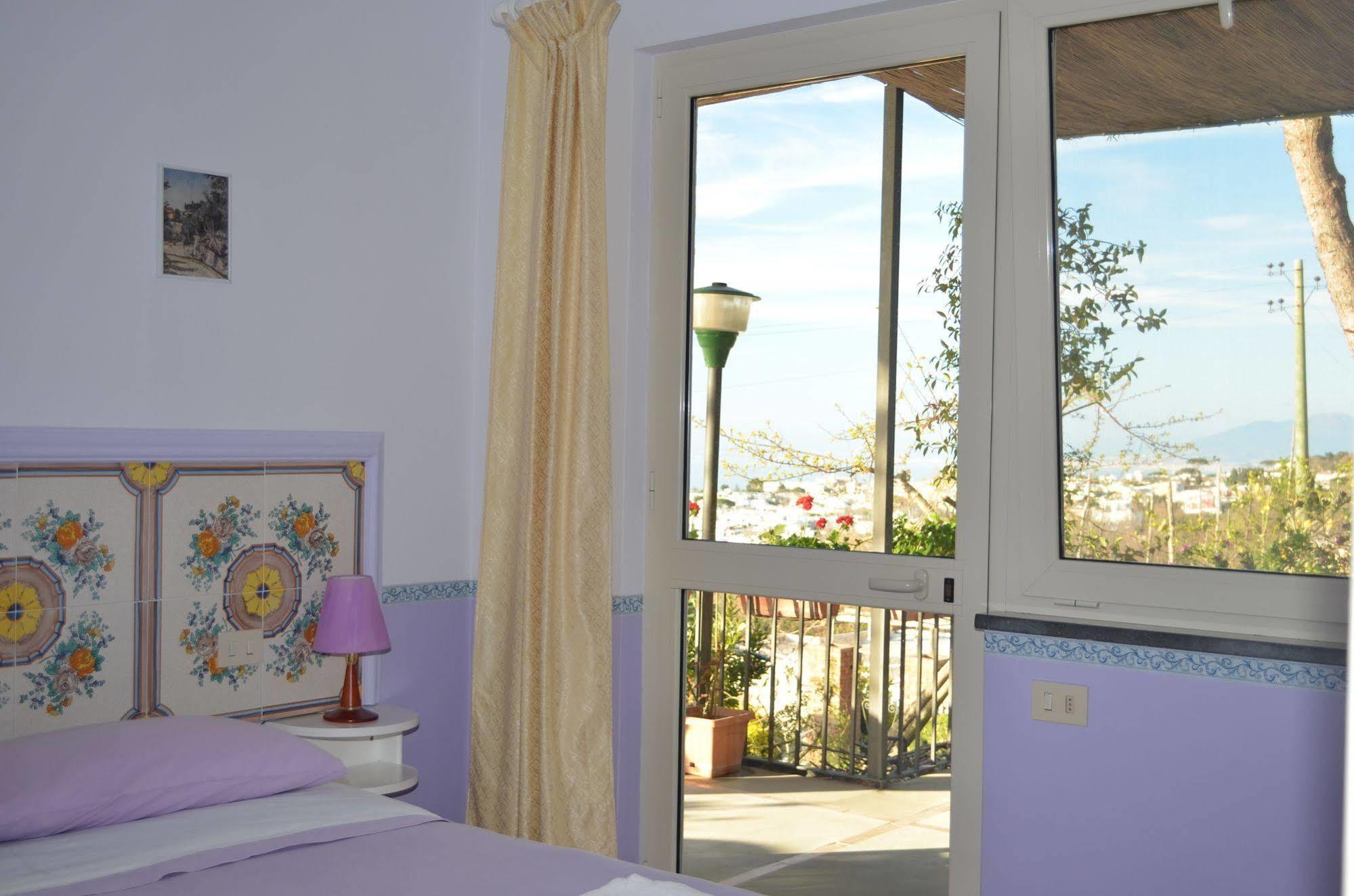 Le Ginestre Di Capri Bb & Holiday House Анакапрі Екстер'єр фото