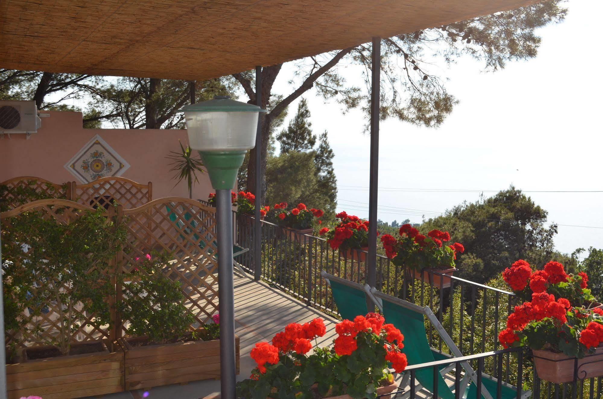 Le Ginestre Di Capri Bb & Holiday House Анакапрі Екстер'єр фото
